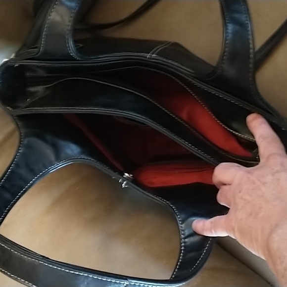 Nine West Gorgeous Black Leather Crossbody Handbag - Picture 5 of 10